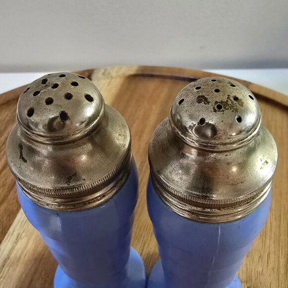 Hazel Atlas Moderntone Platonite Salt and Pepper Shakers - Picture 3 of 3